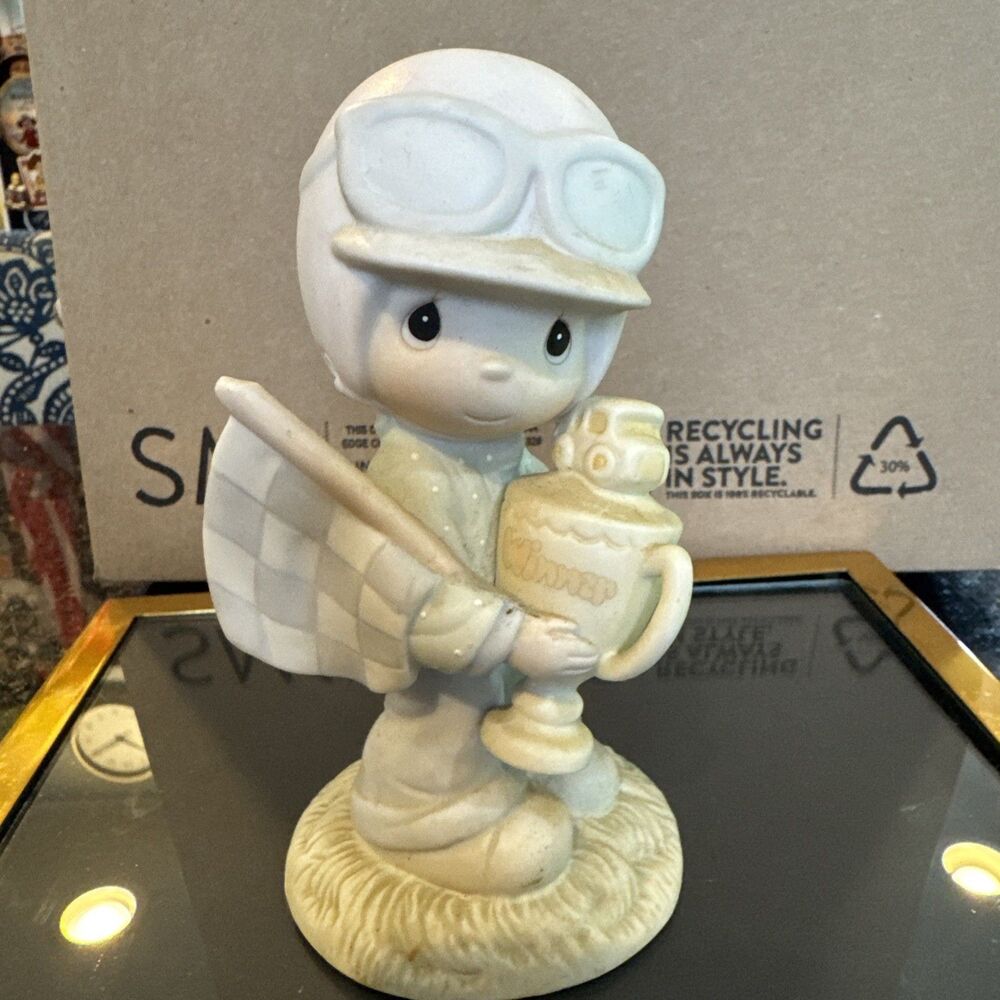 Precious Moments Figurine - 1984 - PM842 - 'Trust In The Lord To The Finish'